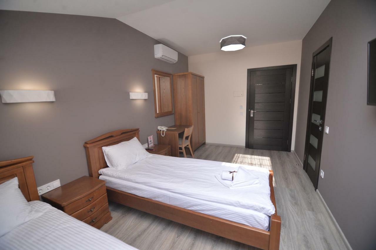 Geography Hotel Veresneve Buitenkant foto